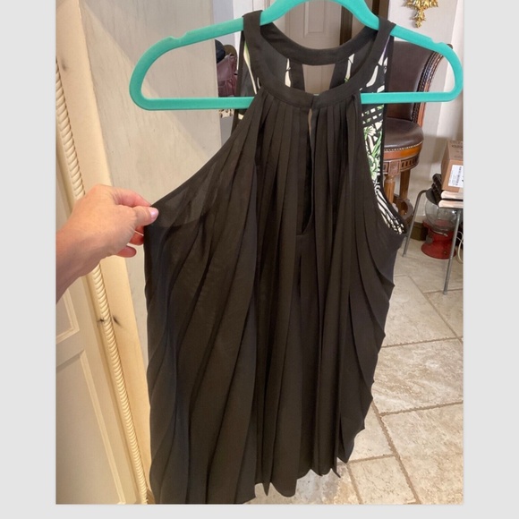 Kenneth Cole Halter Style Floral Sleeveless Top Flowy Size M High Low Keyhole - Picture 4 of 7